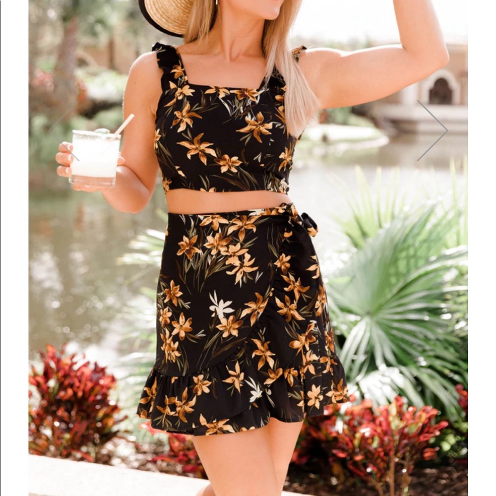 MEANT TO BE TWO PIECE TROPICAL PRINT SET NWT